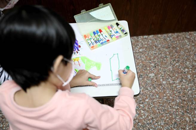 展望會啟動「紅包傳愛—讓孩子成為更好的大人」活動，為弱勢家庭兒少募集助學、健康、平安、希望紅包，作為助學金、營養扶助金、特況家庭補助金及生計培力方案經費。（展望會提供／林良齊台北傳真）