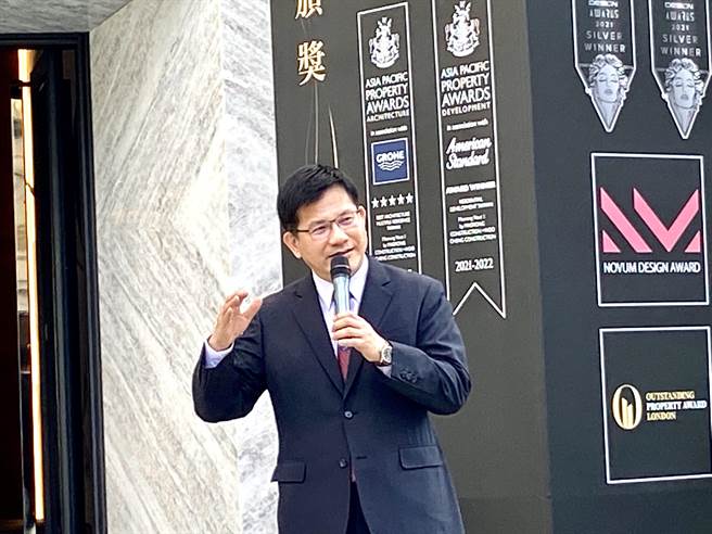 前交通部长林佳龙出席颁奖典礼时表示，品牌力就是最大的竞争力，价值决定价格，好的建筑能吸引民眾移居，「台湾还要再进阶到能让世界来台湾」。（卢金足摄）