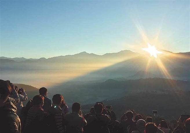 魚池鄉金龍山迎曙光，美景令人驚嘆。（圖／資料照，記者廖志晃攝影）
