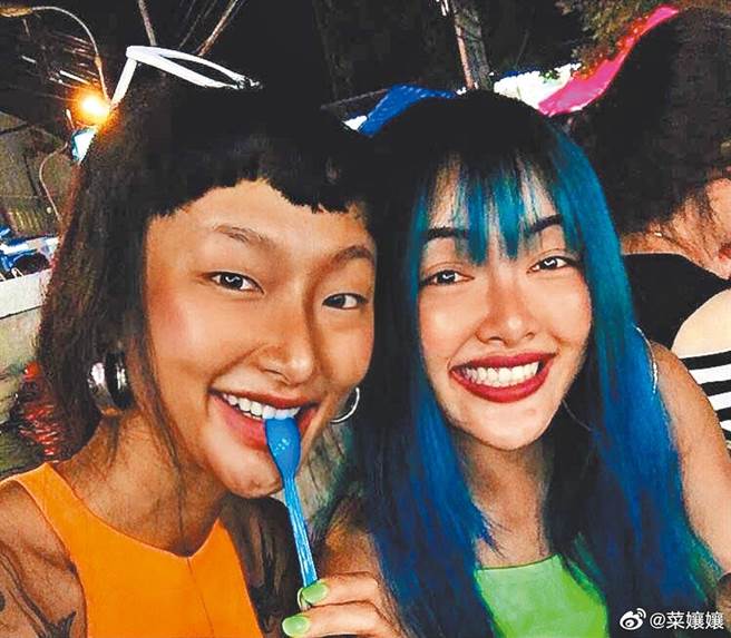 被点名在广告中「辱华」的大陆女模菜娘娘（左）在微博发文为自己解释，直言她的眼睛就是长这样。（摘自菜娘娘微博）
