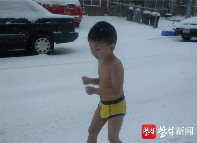 当年鹰爸「雪训」裸跑弟已13岁读博士了：多次创纪录，一直活在热门里。（紫牛新闻）