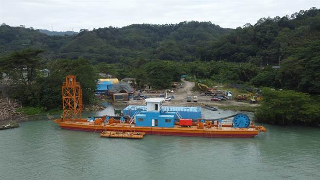 北水局以抽泥船作业助石门水库清淤。（北水局提供／吕筱蝉桃园传真）