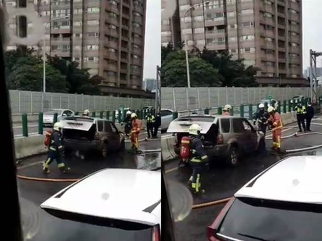 台64線東向22.5K處今（30日）下午1時許發生火燒車事故，一輛自小客車當時行駛在路中突然起火，車身冒出熊熊火焰造成車身幾乎焦黑。（翻攝自記者爆料網）