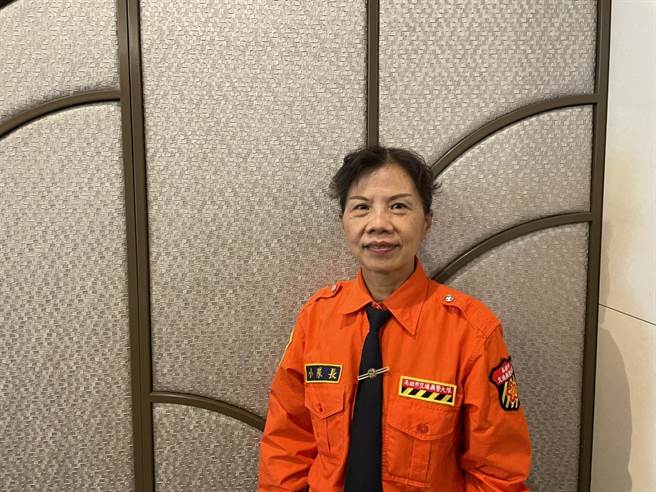 罗玉娇被获选为110年绩优交通义勇警察。（洪靖宜摄）