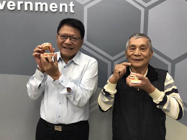 屏县府30日公告明年元旦起，老人假牙补助对象除原有的原民长者及低收、中低收入户长者外，新增设籍满3年的一般户65岁以上长者。（谢佳潾摄）