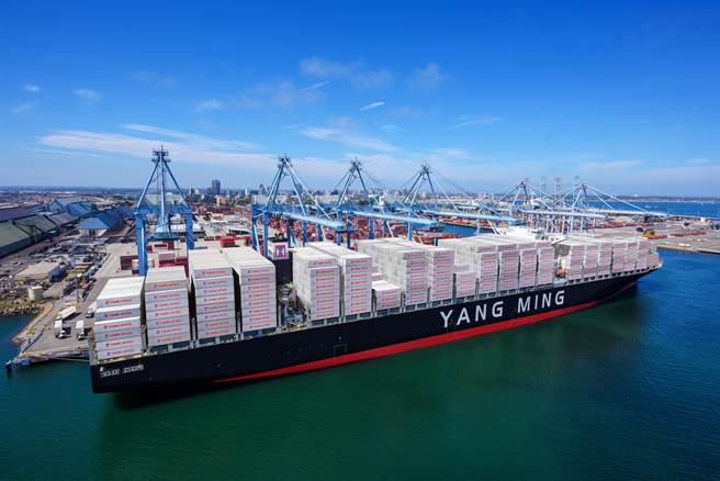 阳明海运年终传发8个月，仅是长荣的五分之一。（图／报系资料照）