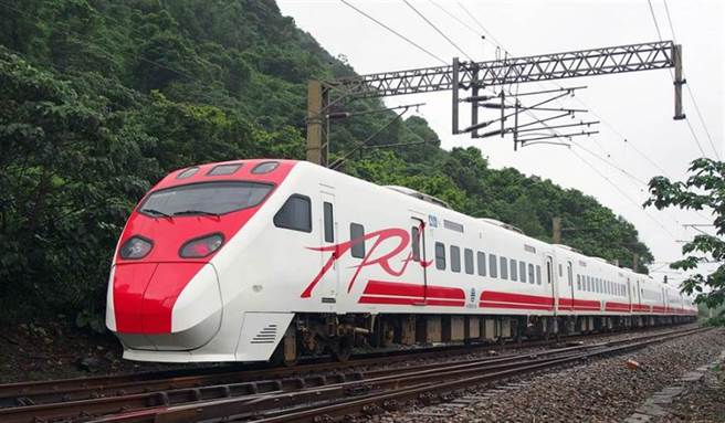 台铁422次普悠玛发生旅客行动电源起火意外，在池上站误点2分钟。（非当事列车。资料照）