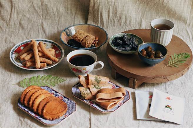 明年1月1日至10日于指定日期下午1时起，扣3000点换台南谢宅老字号零食箱。（新光三越提供）