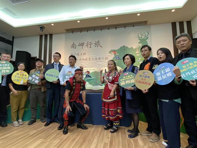 史詩台劇《斯卡羅》引發廣大迴響，屏縣府搭上順風車媒合旅行社推出10條精選遊程，供遊客自由配、自由行。（謝佳潾攝）