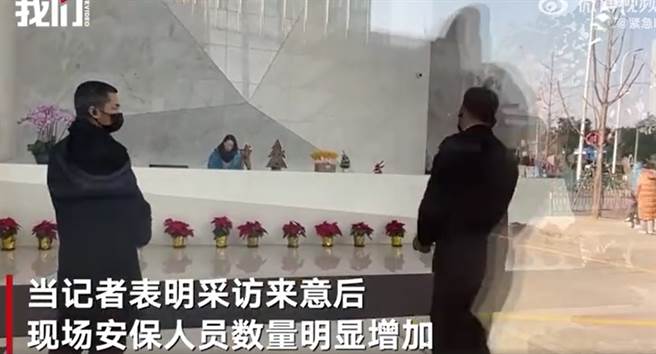 有陆媒前往张庭「TST庭秘密」总部，发现保全人数增加，警戒深严，出入通道几乎都上锁，宛如牢笼。(图/ 摘自《新京报》微博)