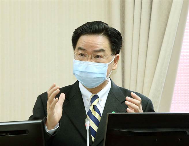 印尼第一大報羅盤報再度刊出吳釗燮的專訪。（圖／中央社）