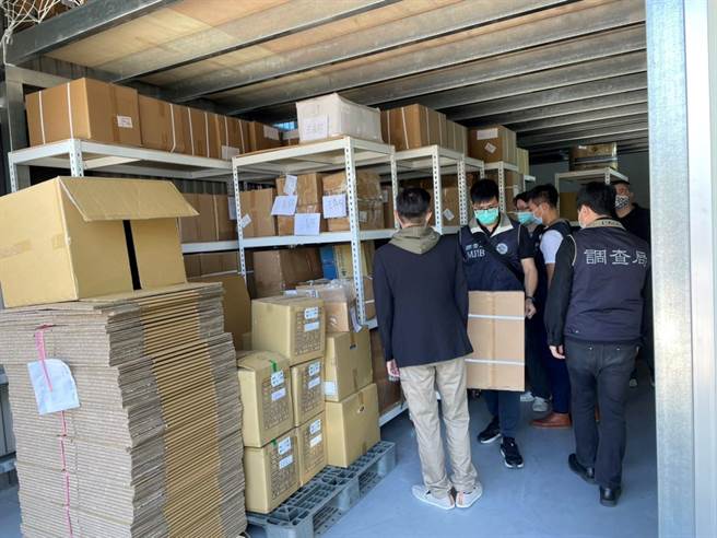 航业调查处台中调查站等单位，查扣非法快筛检测试剂成品2万9782盒。（航业调查处台中调查站提供）