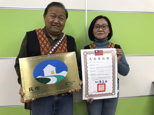 由瑪家村長唐建生家族所經營的「最美的街角」民宿30日正式取得登記證，不僅成為全屏首間合法登記的永久屋民宿，也為原鄉部落的觀光發展帶向另一里程碑。（謝佳潾攝）