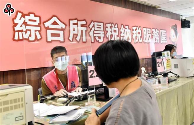 每人基本生活费由18.2万元调高为19.2万元，明(111)年报税即可适用。(示意图/资料照)