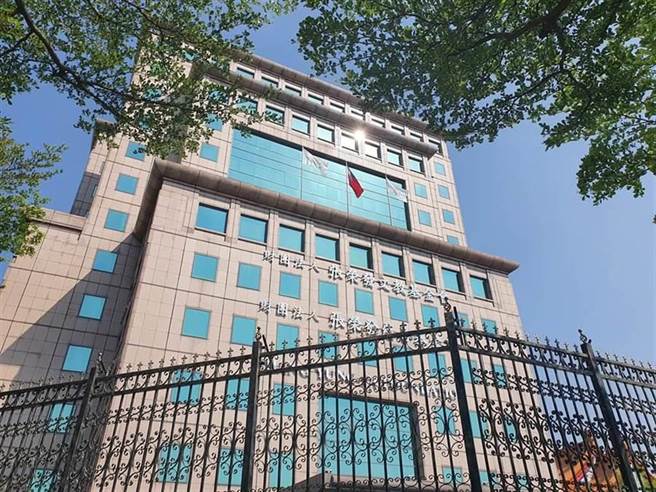 张荣发的二子张国明及三子张国政提告，请求法院宣告张荣发基金会董事长锺德美的董事指派行为无效。本报资料照片