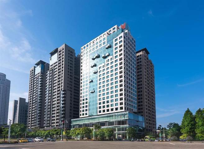 台中日月千禧酒店宣布，自2022年1月1日起全面调薪幅度约6％，基层员工薪资逼近3万元起。（图／日月千禧提供）
