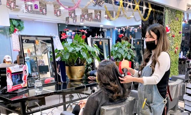 后疫情美髮需求大增，业者纷纷祭出优惠抢商机。