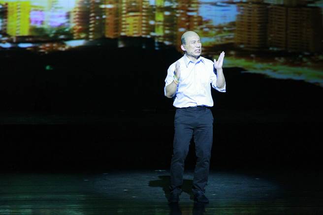 郭子乾模仿惟妙惟肖。（全民大剧团提供）