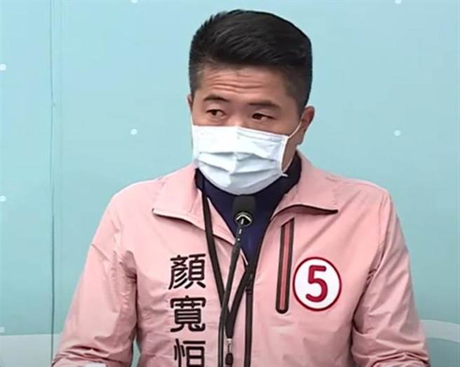 台中第二选区立委补选公办电视政见辩论会30日登场。国民党候选人顏宽恒讽刺说，民进党候选人林静仪堪称是名嘴界未来新希望。(翻摄中时新闻网直播)