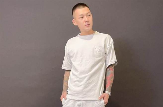 人气网红凤梨（吴泓毅）。(图/ 摘自凤梨吴泓毅IG)