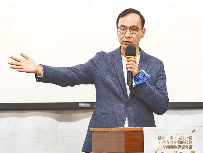 对于赵少康点名国民党主席朱立伦回锅参选桃园市长，朱立伦昨说，国民党会有完整的规画与布局，「我不会受到任何干扰，一定会推出最强团队与候选人」。(陈俊吉摄)