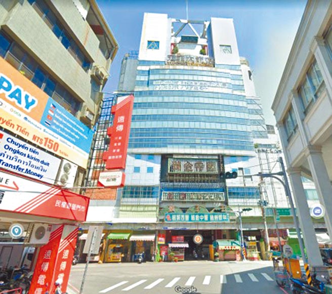 员林市黄金帝国从921大地震后被判定危楼，閒置至今，彰县府列为优先都更区，277位所有权人已176人递交都更意愿书。（吴敏菁摄）