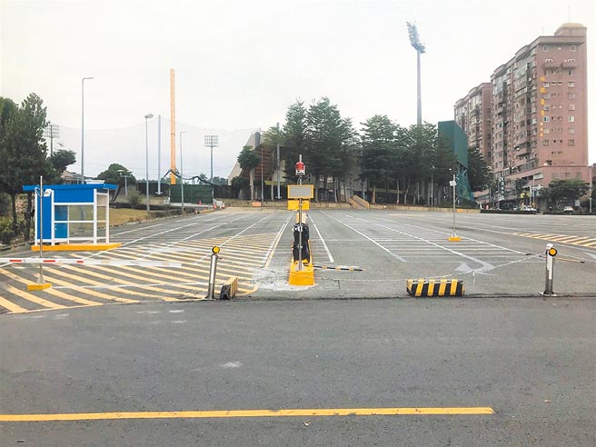 嘉義市立棒球場周邊停車場明年1月開始收費。（嘉義市政府提供／廖素慧嘉市傳真）