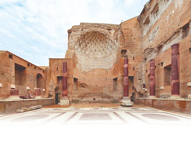 古羅馬教崇尚多神信仰，並透過祈禱和奉獻博得神祇的好感，因此大而華麗的膜拜空間是建築特色。此圖為修復中的膜拜空間。（FENDI提供）