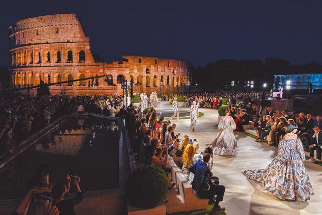 FENDI與神廟的修復之路緣起於2019年FENDI於此處辦的高訂大秀。（FENDI提供）