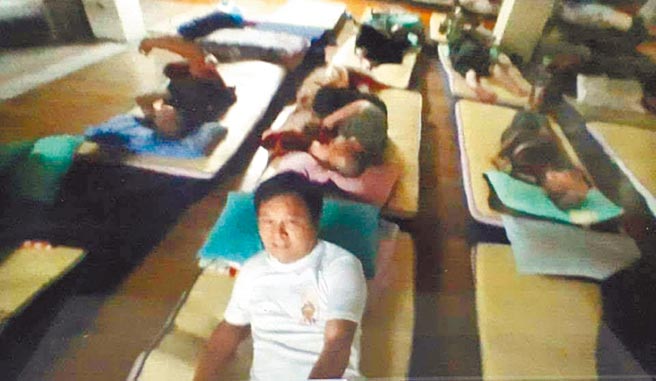 龙发堂14年来保留给作者同寝的床位。（眭澔平提供）