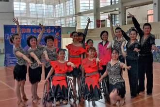 關懷身障及弱勢 北港輪椅舞會舞出希望迎新年