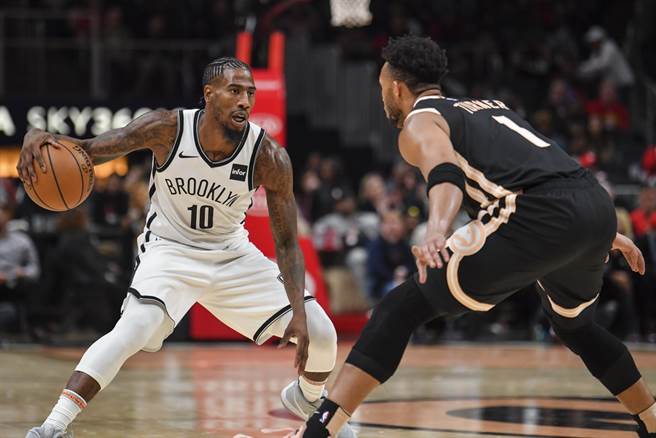 尚波特(左)才31歲就在NBA找不到工作了，代表他確實有問題。(路透資料照)