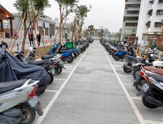 台铁绿园道6处停车场已完工启用，共可停放机车603格。（高市交通局提供／石秀华高雄传真）