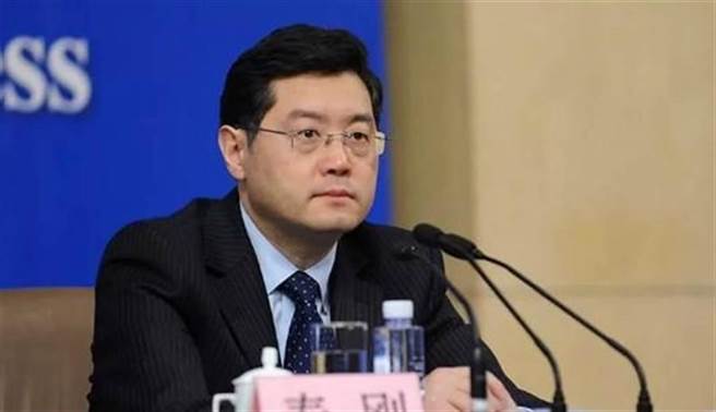 观察者网报导，中国驻美国大使秦刚12月31日在推特上表示，悲痛获悉美国参议院前多数党领袖哈里·瑞德（Harry Reid）去世，向瑞德夫人和美国参议院多数党领袖舒默表示哀悼和同情。（中国外交部官网）