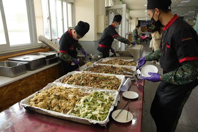 网红「千千」影片所造访的新竹陆军装甲第542旅伙食照。（图／542旅提供）
