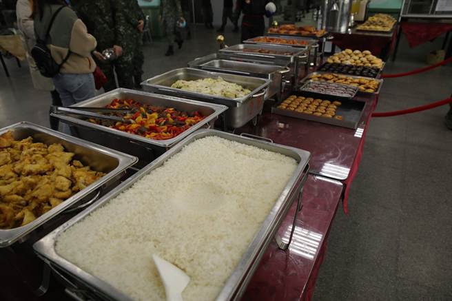 网红「千千」影片所造访的新竹陆军装甲第542旅伙食照。（图／542旅提供）