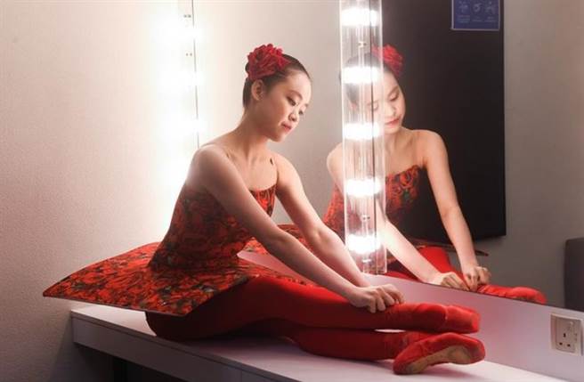 刘秀盈超有才，不仅会跳芭蕾舞，还会多种乐器。(图/翻摄自刘秀盈IG)