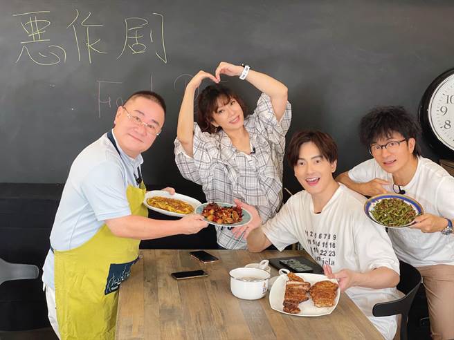 小综、唐从圣、张永正、赵咏华感情非常好。最大国际娱乐提供