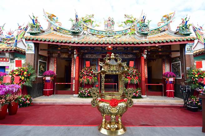 彰化县歷史建筑社头泰安岩，歷经3年建筑修復已竣工，庙方12月31日上午先行办理入火安座仪式。（吴敏菁摄）