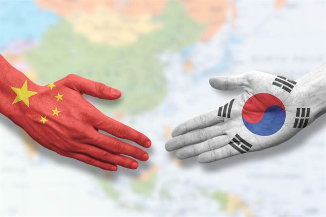 近几年来中韩关系因美国部署导弹与商业问题而起伏跌宕，已经让愈来愈多的韩国年人感觉到中国对韩国国家安全威胁大幅增加。（图／shutterstock)