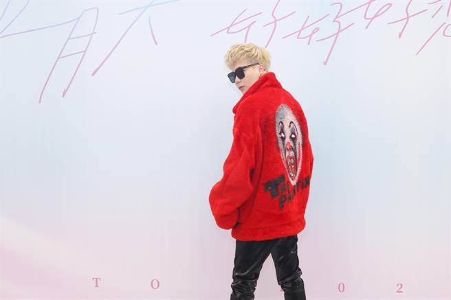 萧秉治担任五月天「好好好想见到你」高雄跨年演唱会开场嘉宾。(相信音乐提供)