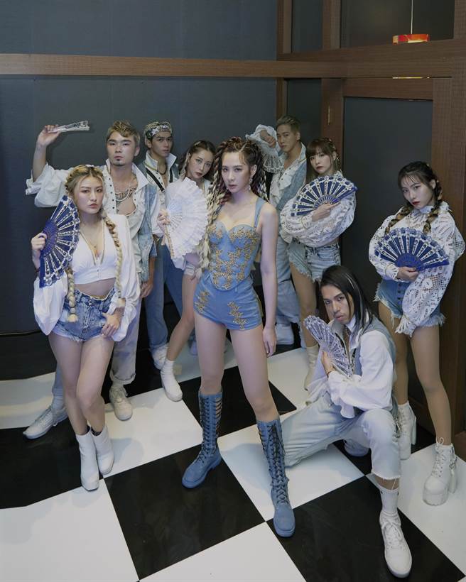 安心亞今晚將在民視跨年挑戰黃標尺度。（百鴻揚提供）