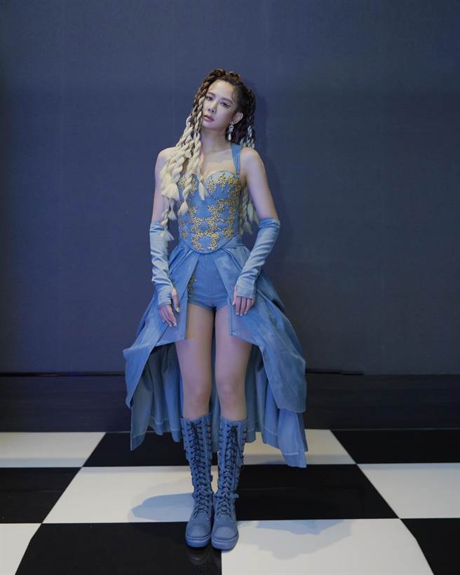 安心亞今晚將在民視跨年挑戰黃標尺度。（百鴻揚提供）