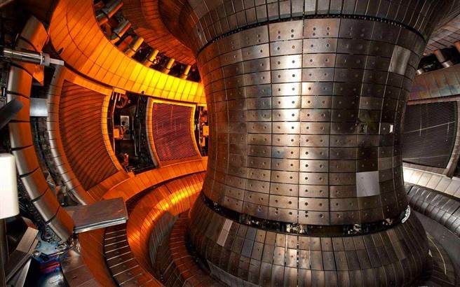 有中國「人造太陽」之稱、位於中科院合肥物質科學研究院的全超導托卡馬克核聚變實驗裝置。（圖／環球網）