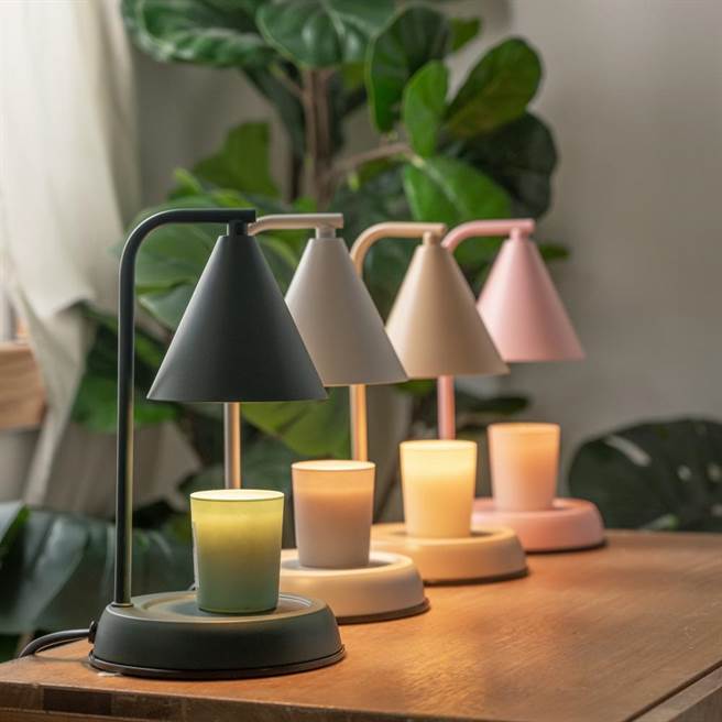 Pinkoi年度熱賣第二名香氛蠟燭精油，Vana Candles 香氛蠟燭融蠟燈，1990元。（Pinkoi提供）