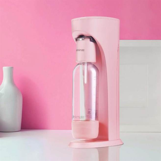 生活工場Drinkmate多功能氣泡水機(櫻花粉)，原價4680元，鑽石會員獨享價2980元。（生活工場提供）