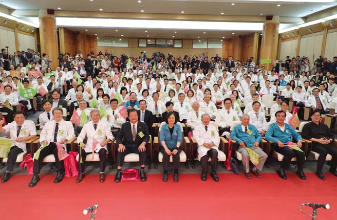 2019年11月9日，醫界於圓山大飯店舉行小英總統競選連任造勢大會。圖／醫師公會全聯會提供