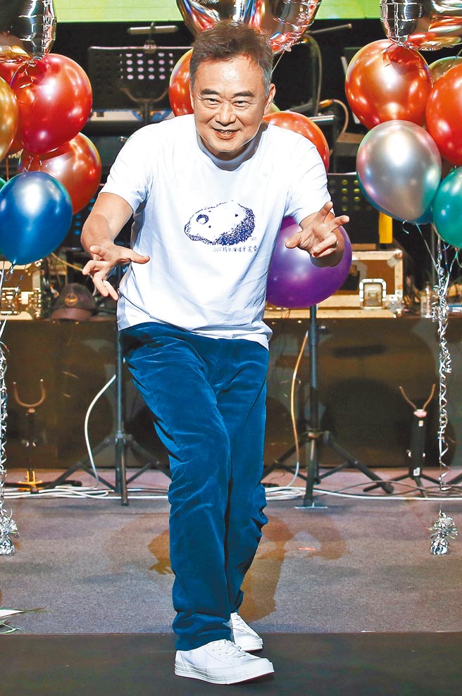 陳昇昨為今晚的跨年演唱會總彩排。（陳俊吉攝）