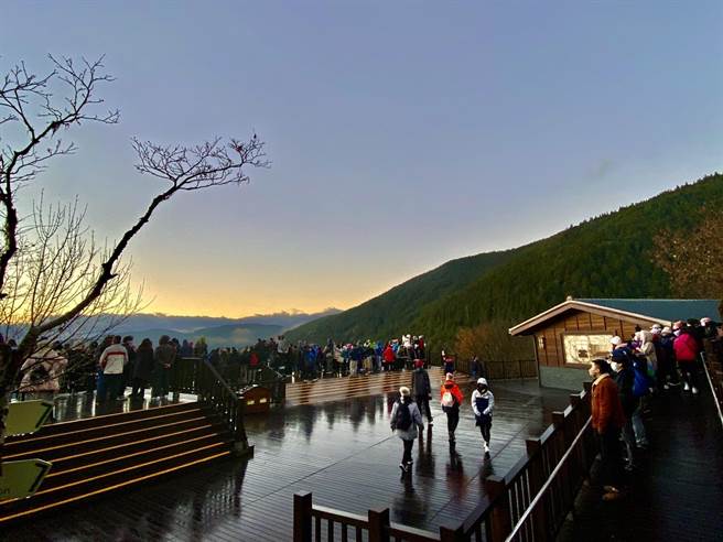 有3000人前往太平山追今年第一道曙光。（羅東林管處提供／李忠一宜蘭傳真）