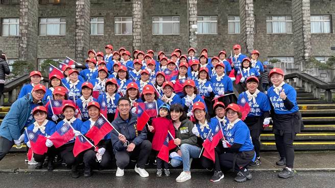 新北市金山区公所于金山青年活动中心举行元旦升旗典礼。（金山区公所提供）